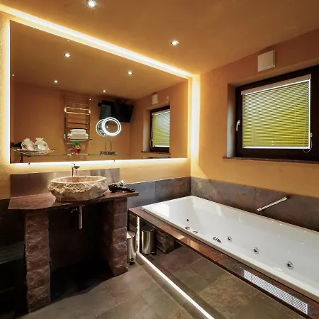 Altschloss Apartment